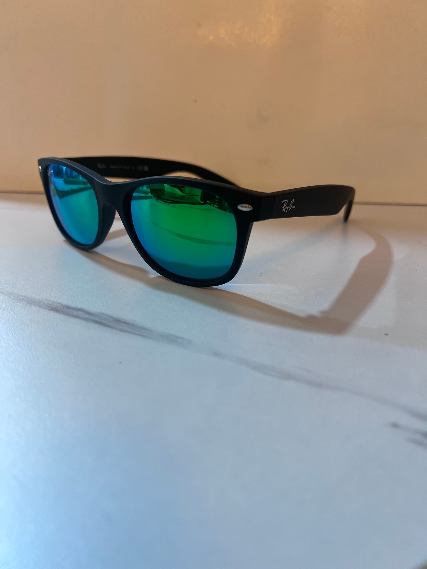 RAY-BAN NEW WAYFARER GREEN FILM