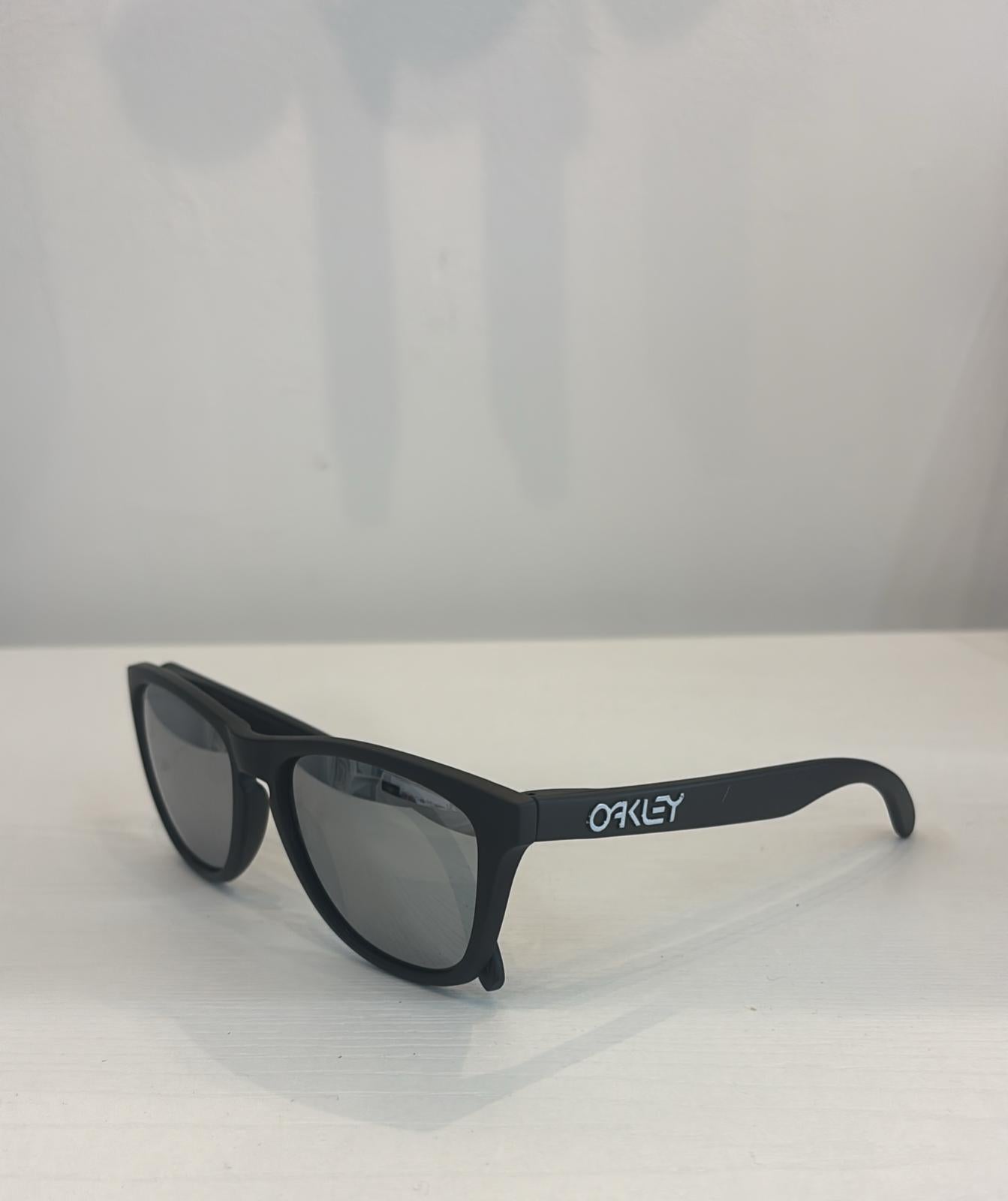 DESIGNER OAKLEY