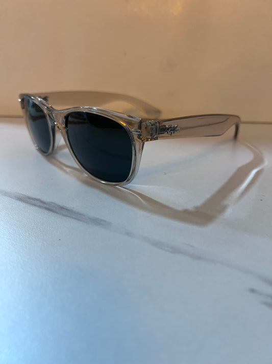 RAY-BAN NEW WAYFARER TRANSPARENT GREY