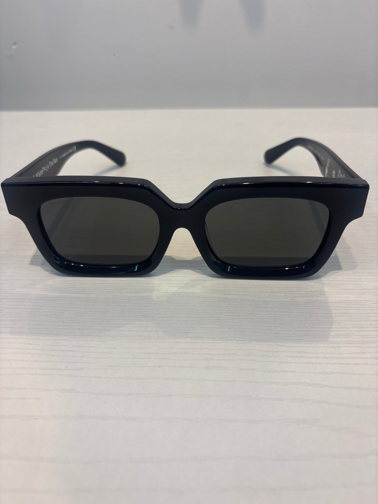 DESIGNER OFF WHITE OW40001U