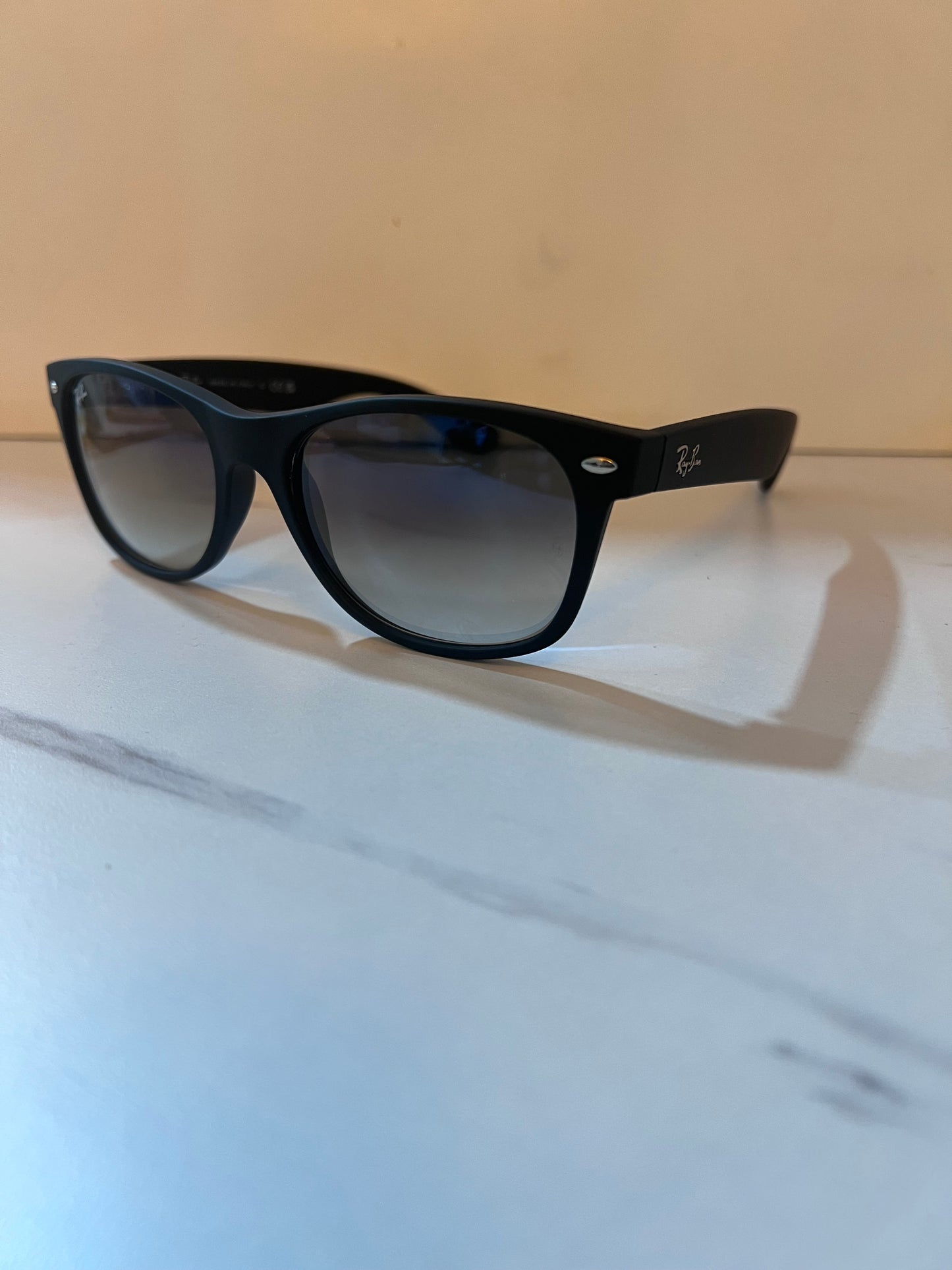 RAY-BAN NEW WAYFARER BLACK GRADUAL BLUE