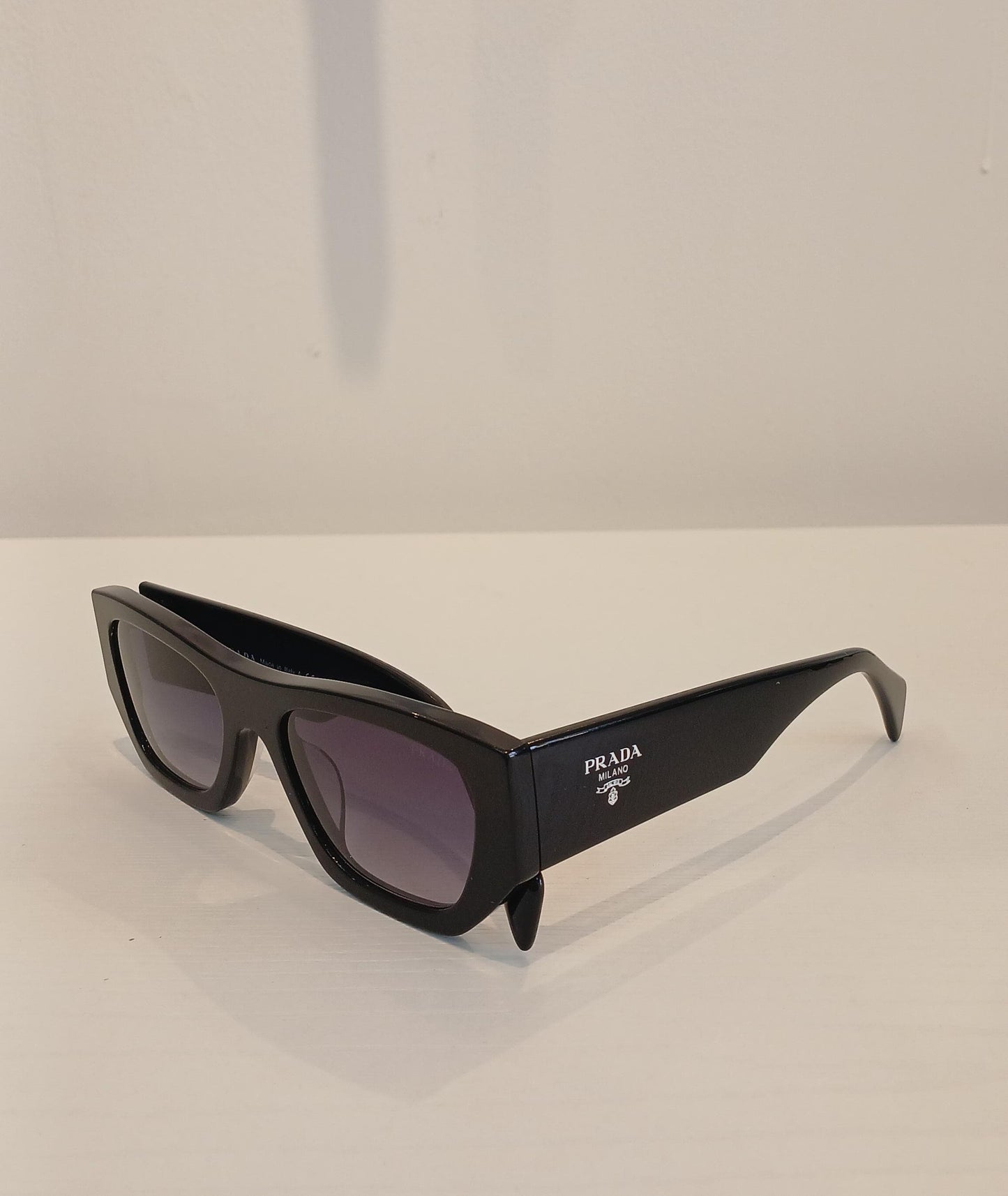 DESIGNER PRADA PRA01S