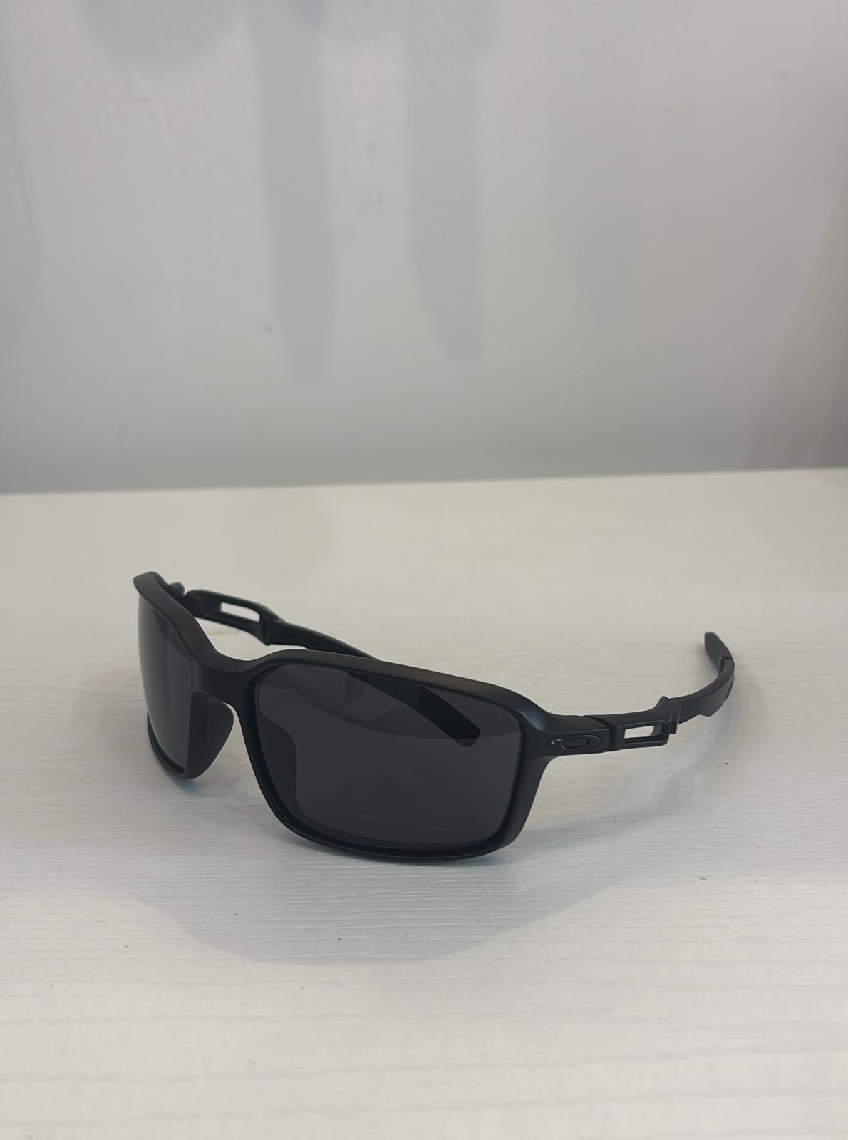DESIGNER OAKLEY