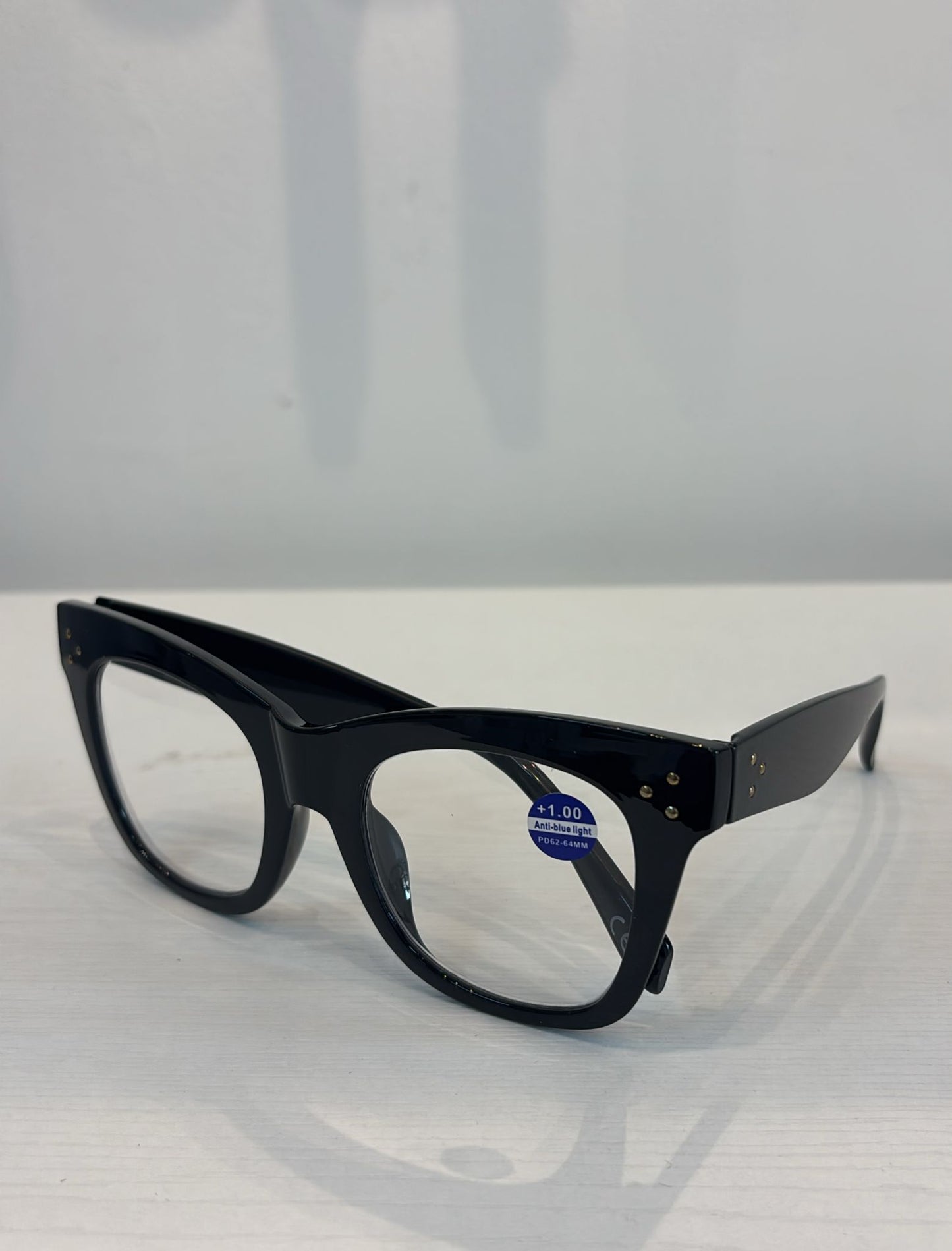 READERS PIXEL PERFECT